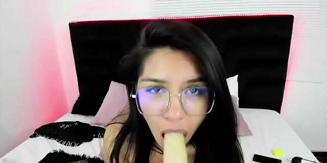 blowjob,dildo,latina,webcam